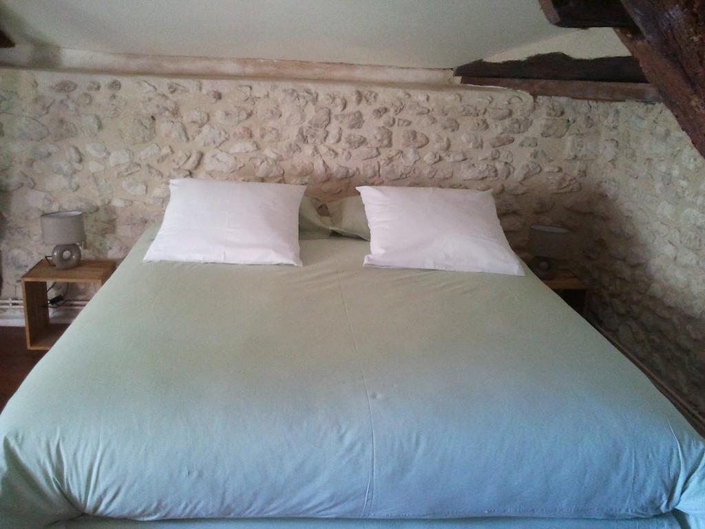 Chambres D'Hotes La Grange Au Bois Champagne-et-Fontaine Rom bilde
